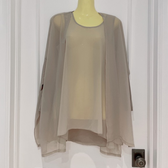 Clearance 💯NWOT** Set 2 piece Separated top and light jacket - Picture 6 of 11